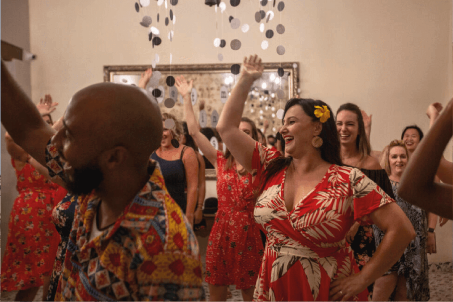 Learning to dance local rythms with a local dancer